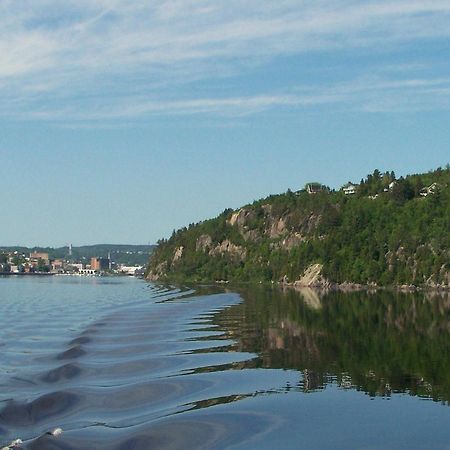 Auberge Centre Ville Saguenay Ngoại thất bức ảnh