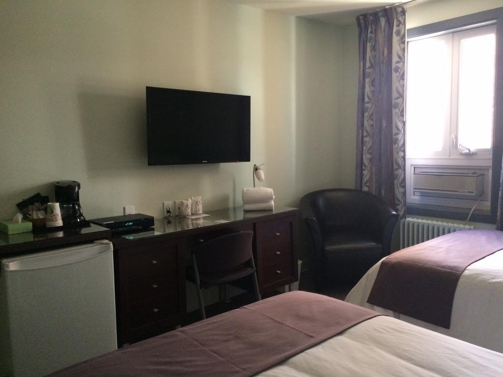 Auberge Centre Ville Saguenay Ngoại thất bức ảnh