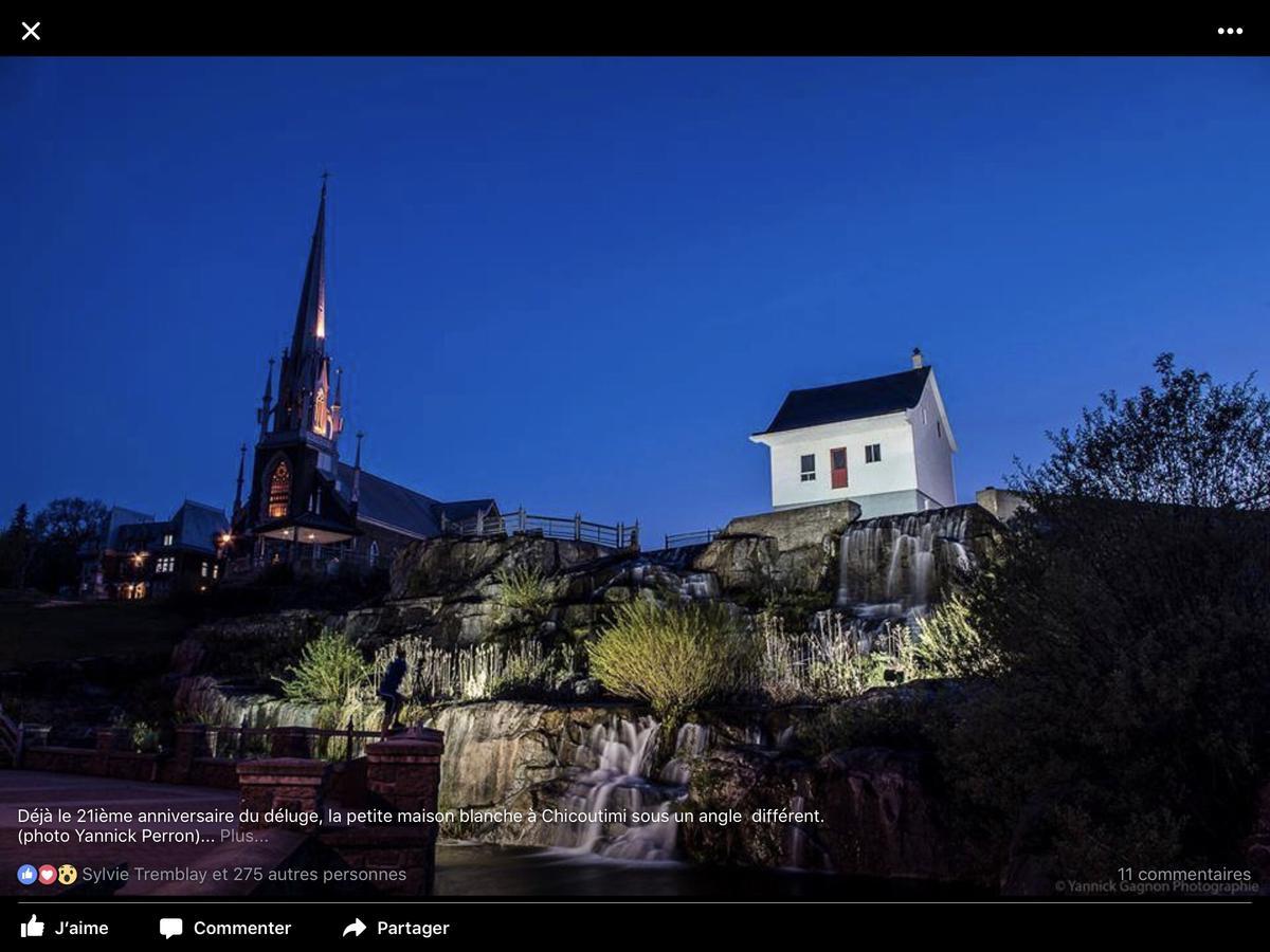 Auberge Centre Ville Saguenay Ngoại thất bức ảnh