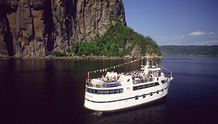 Auberge Centre Ville Saguenay Ngoại thất bức ảnh