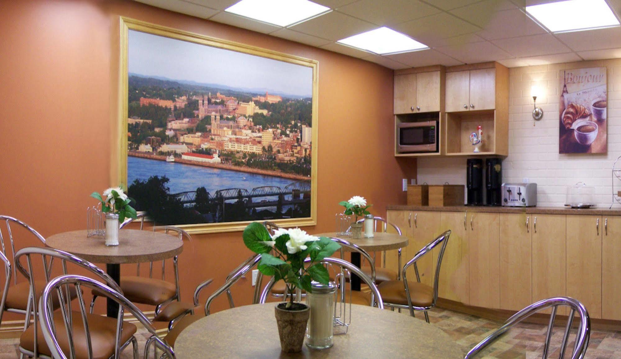 Auberge Centre Ville Saguenay Ngoại thất bức ảnh