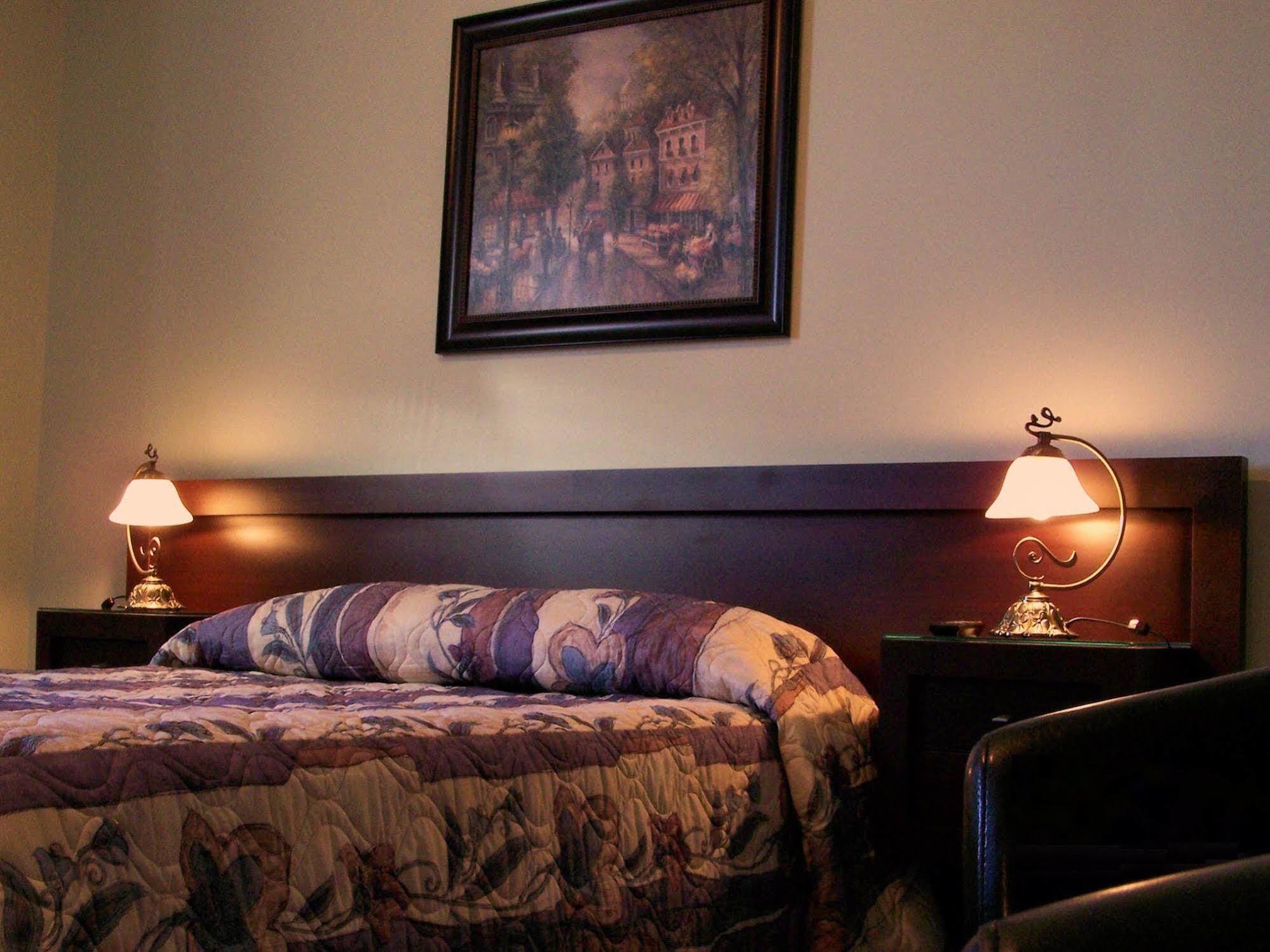 Auberge Centre Ville Saguenay Ngoại thất bức ảnh