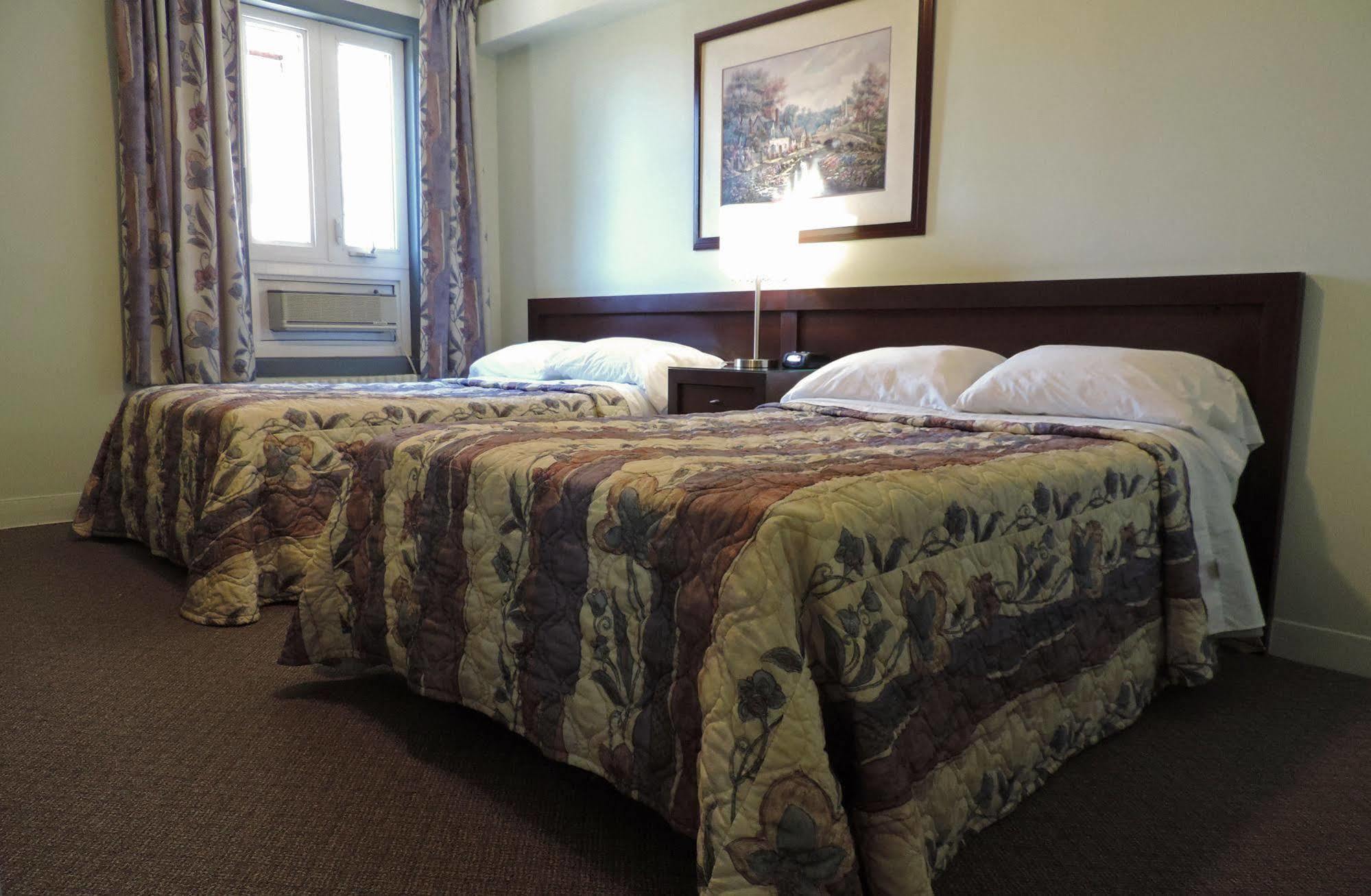 Auberge Centre Ville Saguenay Ngoại thất bức ảnh